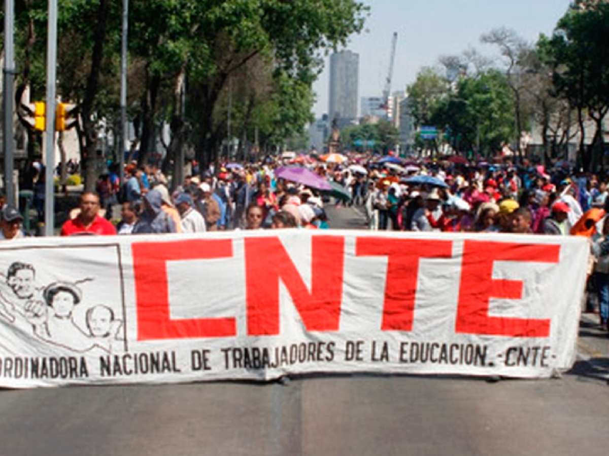 CNTE califica de “burla” aumento salarial del 10%