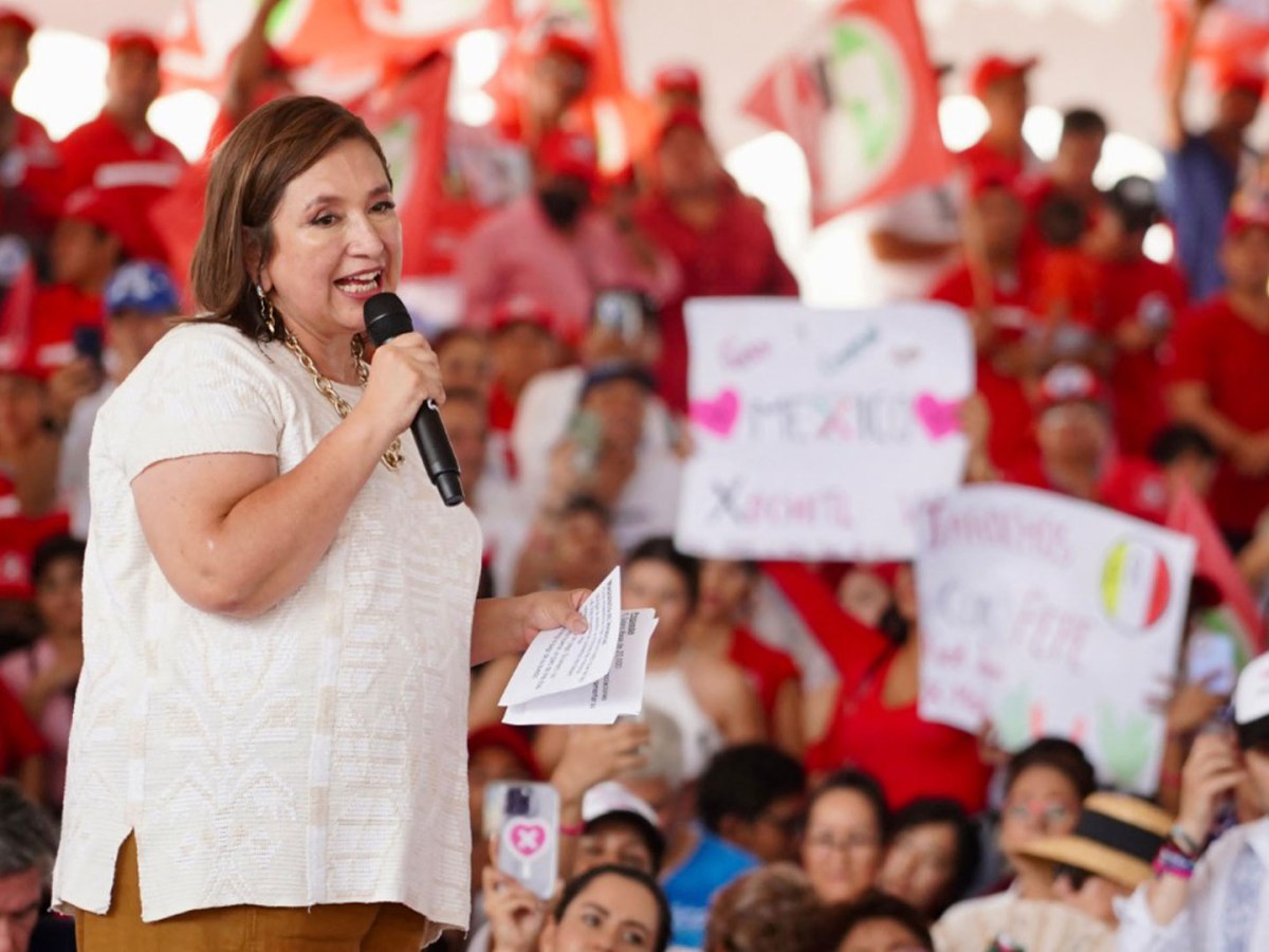 Xóchitl Gálvez promete elevar salario base de maestros a 20 mil pesos