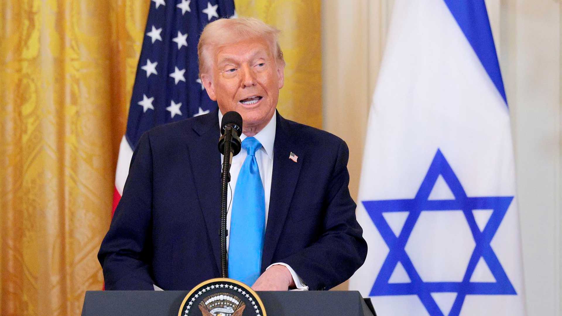 Trump pide a Israel detener los bombardeos en Gaza