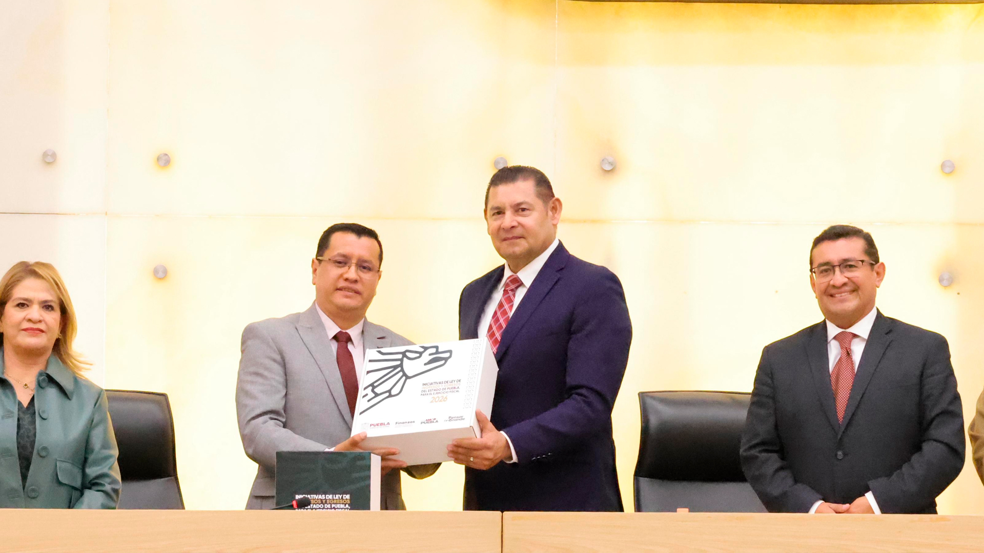Puebla entrega al Congreso el Paquete Fiscal 2026